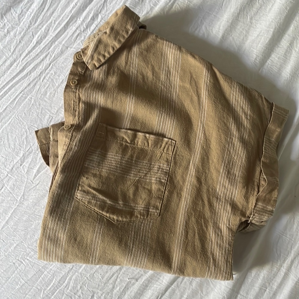 Women’s button down short sleeve top
